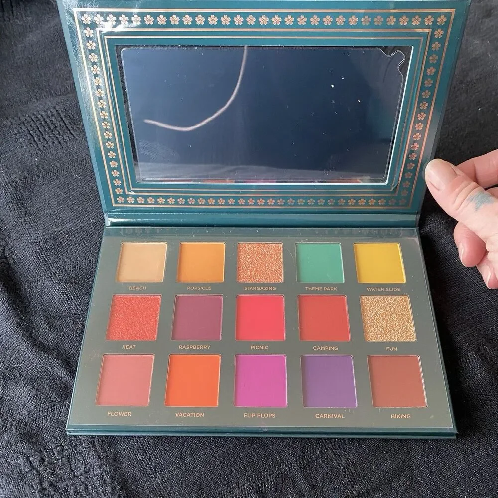 NIB Ace Beaute Nostalgia Palette Eyeshadow. 15 Shades. Never Used. Not Swatched.